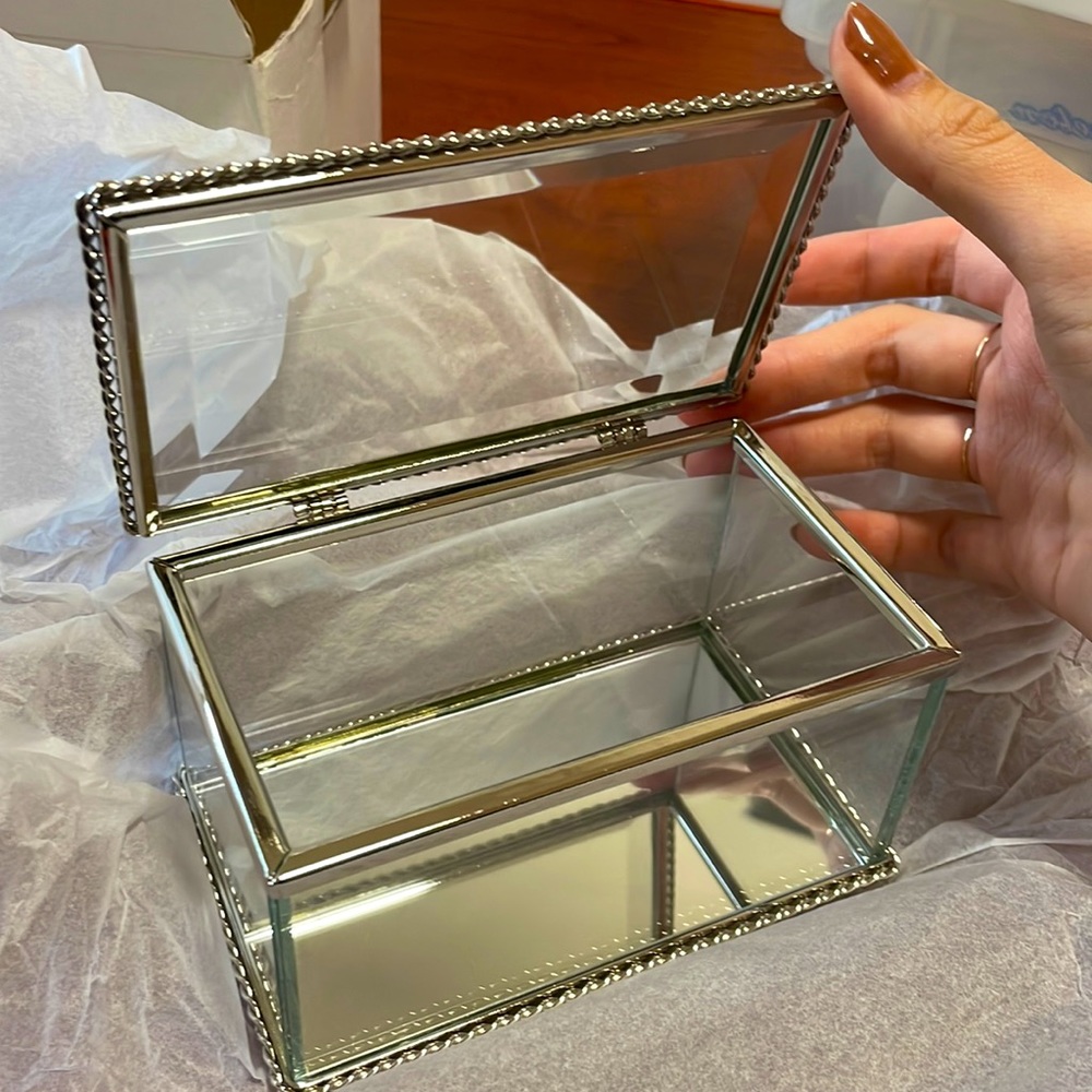 Jewelry box